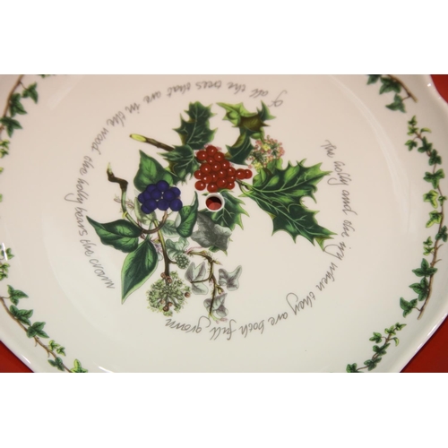 1386 - Five boxed Portmeirion the Holly and the Ivy collection, two x 6 teaspoons, two tier cake stand, foo... 