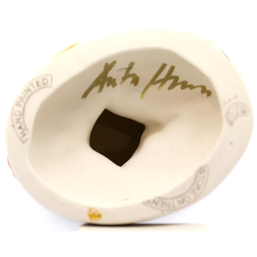 1399 - Anita Harris Hen signed in gold, H: 14 cm. P&P Group 2 (£18+VAT for the first lot and £3+VAT for sub... 