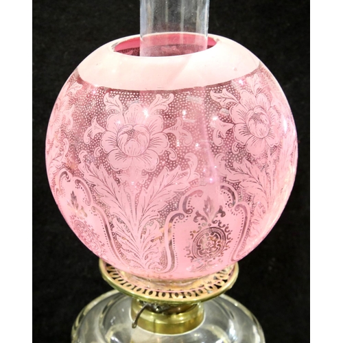 1359 - Victorian brass oil lamp with Cranberry glass shade, H: 90 cm. Not available for in-house P&P, conta... 