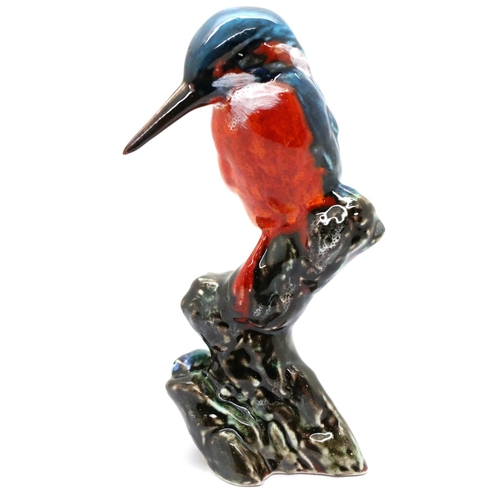 1360 - Anita Harris Kingfisher signed in gold, H: 13 cm. P&P Group 2 (£18+VAT for the first lot and £3+VAT ... 