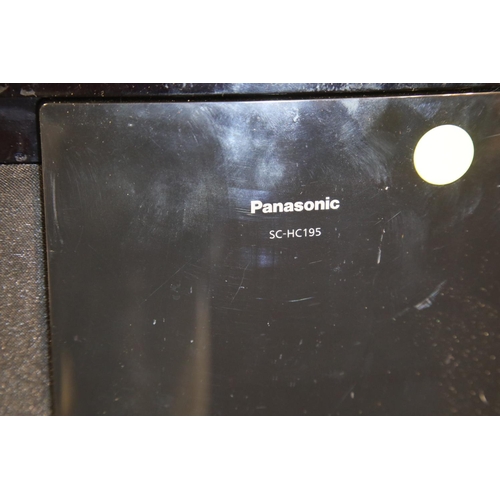 1415 - Panasonic SC-HC195 music station. P&P Group 3 (£25+VAT for the first lot and £5+VAT for subsequent l... 