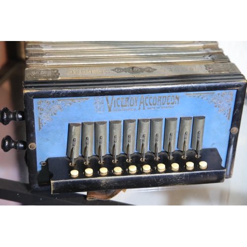 1437 - Vintage Viceroy model deluxe accordion with bronze reeds. P&P Group 2 (£18+VAT for the first lot and... 