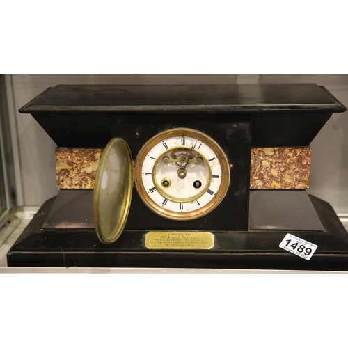 1489 - Victorian marble and slate cased chiming mantel clock with presentation plaque dated 1875, H: 25 cm,... 