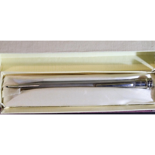 1608 - Sterling silver propelling pencil by Lifelong. P&P Group 1 (£14+VAT for the first lot and £1+VAT for... 