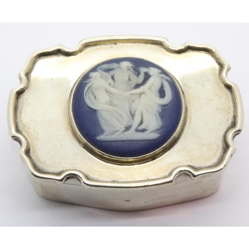 1610 - Edward VII hallmarked silver pill box, the hinged cover set with a circular Wedgwood type panel, Che... 