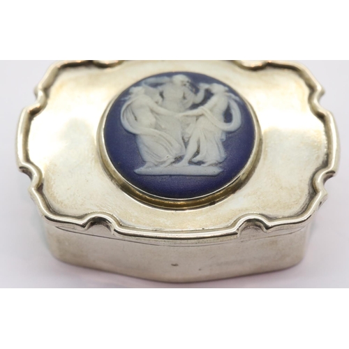 1610 - Edward VII hallmarked silver pill box, the hinged cover set with a circular Wedgwood type panel, Che... 