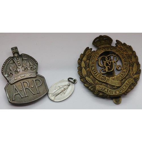 1592 - Hallmarked silver arp badge in box, webbing belt and a Royal Engineers cap badge. P&P Group 2 (£18+V... 