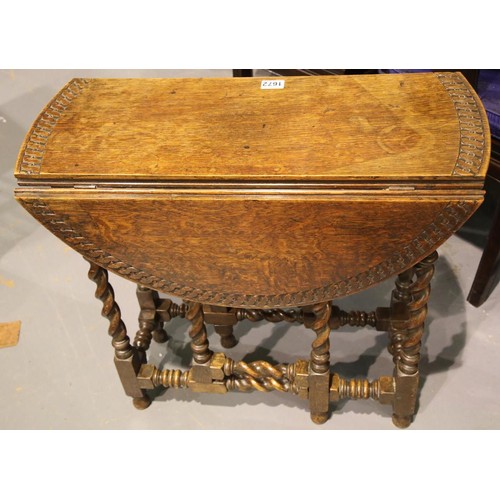 1672 - Small circular oak drop leaf table, with twist stretchers and supports, D: 71 cm, H: 67 cm. Not avai... 