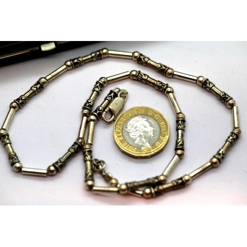 59 - Cased hallmarked silver necklace. P&P Group 1 (£14+VAT for the first lot and £1+VAT for subsequent l... 