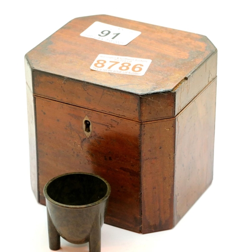 91 - Small mahogany box. P&P Group 1 (£14+VAT for the first lot and £1+VAT for subsequent lots)