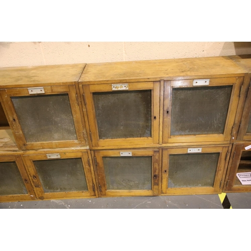 1657 - Ten double sets of pigeon racing boxes, some with damages, each 28 x 78 x 42 cm. Not available for i... 