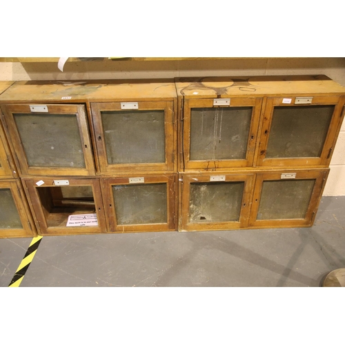 1657 - Ten double sets of pigeon racing boxes, some with damages, each 28 x 78 x 42 cm. Not available for i... 