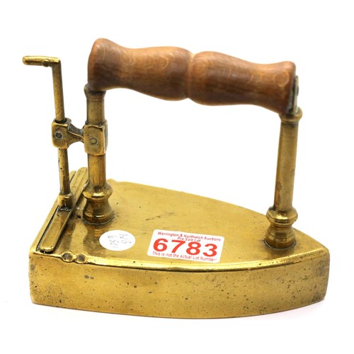 1385 - Brass flat iron with cast iron metal warmer, L: 13 cm. P&P Group 1 (£14+VAT for the first lot and £1... 