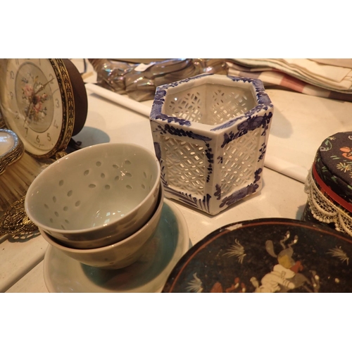 326 - Collection of Oriental related china including tea bowls. Not available for in-house P&P, contact Pa... 