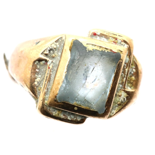 1033 - Presumed 9ct gold stone set ring, cut and damaged, 6.5g. P&P Group 1 (£14+VAT for the first lot and ... 