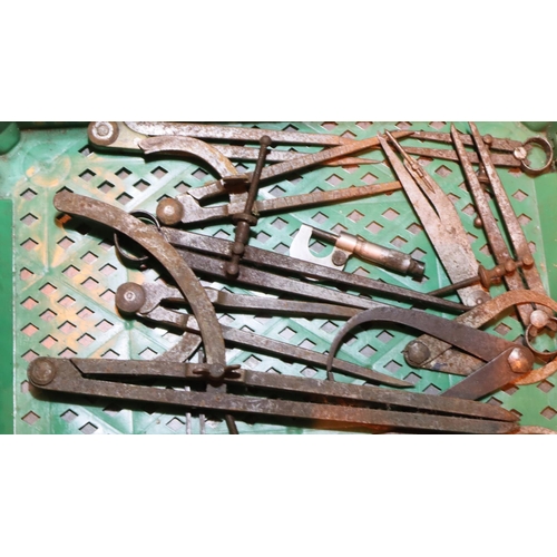 1136 - Thirteen engineers surveyors spring calipers and shardlow micrometer. P&P Group 1 (£14+VAT for the f... 