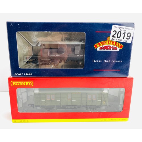 2019 - Bachmann/Hornby Queen Mary Brake & SR Maunsell Brake Boxed - P&P Group 1 (£14+VAT for the first lot ... 