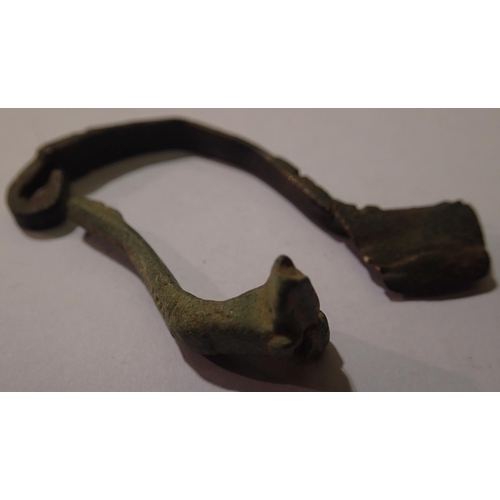 2470 - Two Bronze Age fibulas. P&P Group 1 (£14+VAT for the first lot and £1+VAT for subsequent lots)