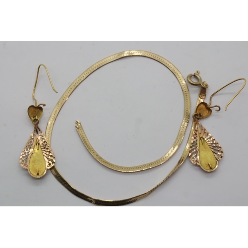 18 - Pair of 9ct gold filigree drop earrings and a damaged 9ct gold bracelet, 4.5g. P&P Group 1 (£14+VAT ... 