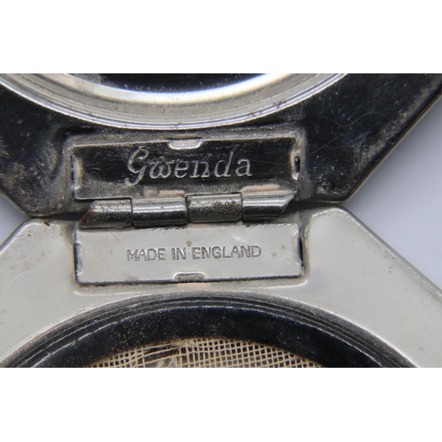 19 - Art Deco Gwenda compact of the 'Ganavan Sands', L: 5.5cm . P&P Group 1 (£14+VAT for the first lot an... 