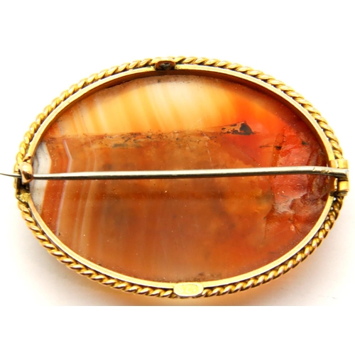 27 - 9ct gold and agate brooch. P&P Group 1 (£14+VAT for the first lot and £1+VAT for subsequent lots)