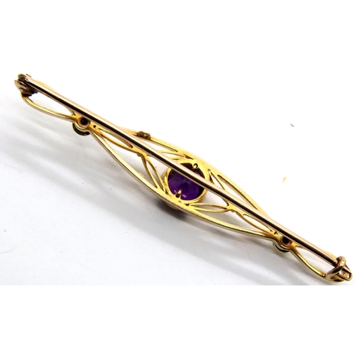 46 - 9ct gold Edwardian bar brooch with seed pearls and amethyst stone. P&P Group 1 (£14+VAT for the firs... 