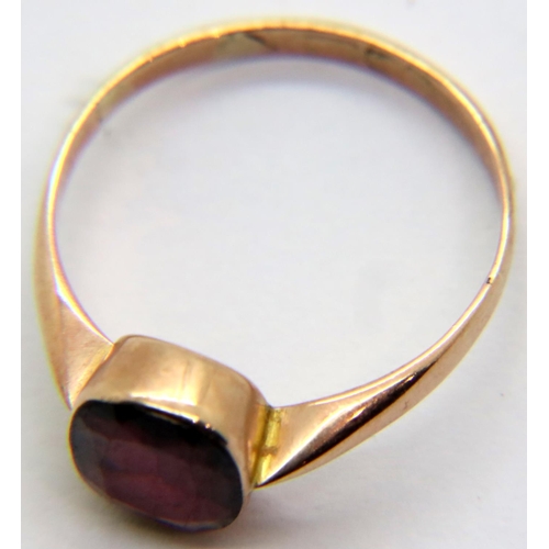 6 - Antique 9 ct gold garnet set ring. Size N 1.3g.  P&P Group 1 (£14+VAT for the first lot and £1+VAT f... 