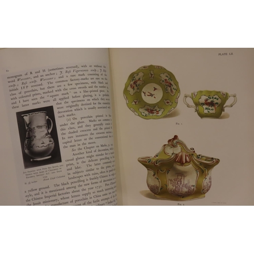 120 - Worcester Porcelain, antiquarian book by R L Hobson. P&P Group 1 (£14+VAT for the first lot and £1+V... 