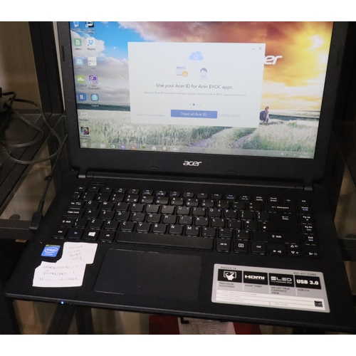 139 - Acer laptop ES1-411 series model number PA-1450-26 with charger. P&P Group 3 (£25+VAT for the first ... 