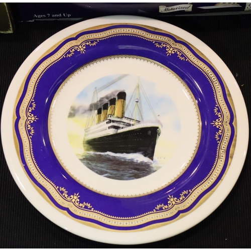 226 - Mixed Titanic memorabilia including the Official Story, jigsaw etc. P&P Group 3 (£25+VAT for the fir... 