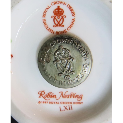 281 - Royal Crown Derby Robin Nesting with silver stopper. P&P Group 1 (£14+VAT for the first lot and £1+V... 