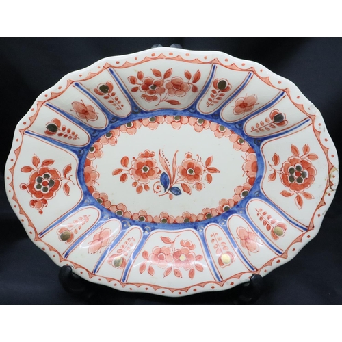 301 - Early Delft ribbed bowl, painted and gilt, L: 21 cm. P&P Group 2 (£18+VAT for the first lot and £3+V... 