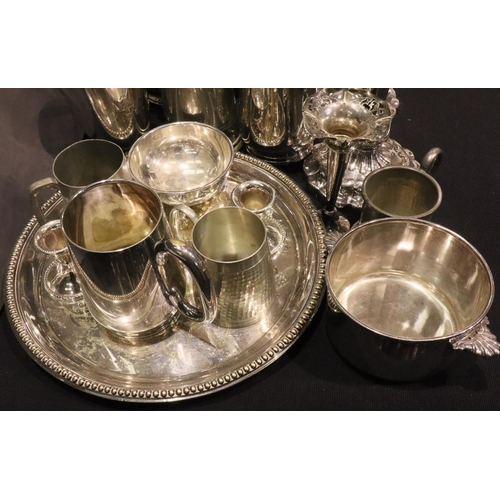 322 - Collection of mixed silver plate, pewter and Britannia metal items including candlestick, oil lamp e... 