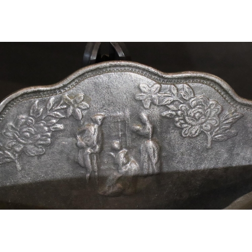 332 - Georgian pewter wall bird bath, L: 19.5cm. P&P Group 2 (£18+VAT for the first lot and £3+VAT for sub... 