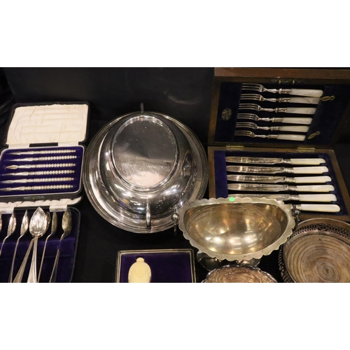 335 - Collection of boxed silver plated flatware, two chafing dishes and other silver plate. P&P Group 3 (... 