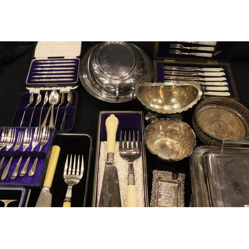 335 - Collection of boxed silver plated flatware, two chafing dishes and other silver plate. P&P Group 3 (... 