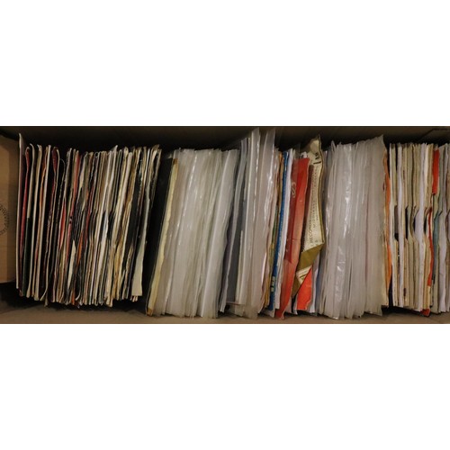 202 - Approximately 250 mixed 1970s and 1980s singles. P&P Group 3 (£25+VAT for the first lot and £5+VAT f... 