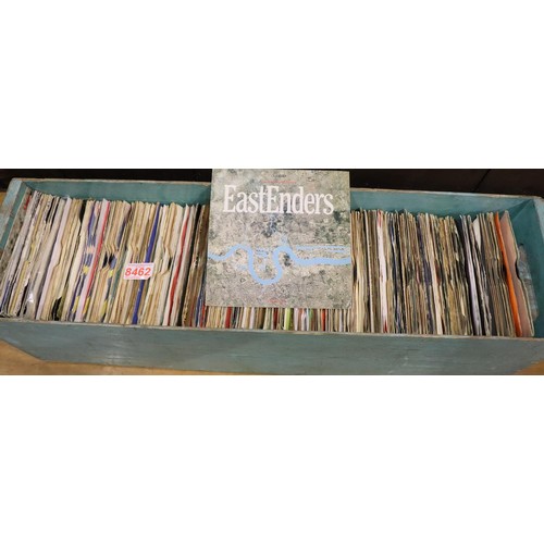 204 - Approximately 300 mixed 1970s and 1980s singles. P&P Group 3 (£25+VAT for the first lot and £5+VAT f... 