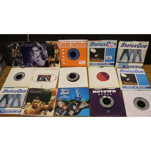 207 - Thirty Status Quo singles. P&P Group 2 (£18+VAT for the first lot and £3+VAT for subsequent lots)