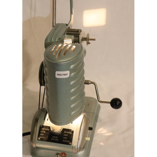 359 - An early Noris 9.5mm projector; good condition; bulb works; can be hand cranked.  Made from 1952 in ... 