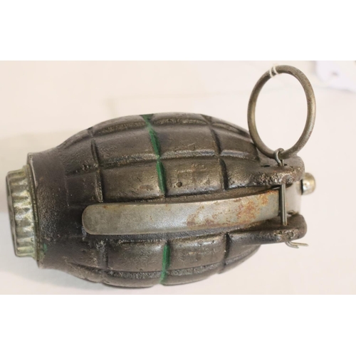 406 - WWII INERT South AFrican made no 36 Mills grenade, no centre tube. P&P Group 2 (£18+VAT for the firs... 