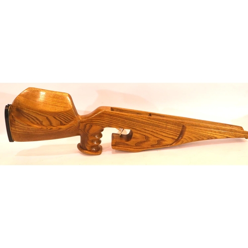 486 - Daystate left hand custom carved oak rifle stock model Huntsman mkII. P&P Group 3 (£25+VAT for the f... 