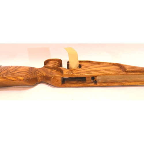 486 - Daystate left hand custom carved oak rifle stock model Huntsman mkII. P&P Group 3 (£25+VAT for the f... 