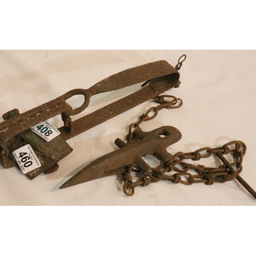 460 - Antique metal gin trap with chain, and a further metal item. P&P Group 3 (£25+VAT for the first lot ... 