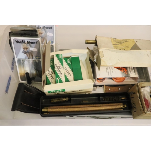 471 - Quantity of mixed gun cleaning items. P&P Group 2 (£18+VAT for the first lot and £3+VAT for subseque... 