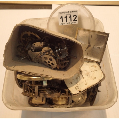 1112 - Box of mixed vintage clock parts. P&P Group 2 (£18+VAT for the first lot and £3+VAT for subsequent l... 