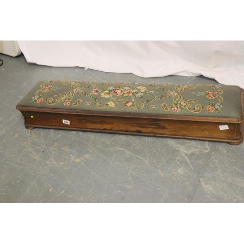 554 - Victorian mahogany kneeler with woolwork upholstered drop in panel, 117 x 31 x 16 cm H. Not availabl... 