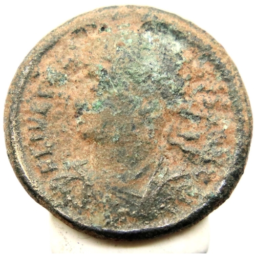 2369 - (317-337 AD) Roman Bronze AE3 of Emperor Constantine - Campgate type - Star/Comet above. P&P Group 1... 