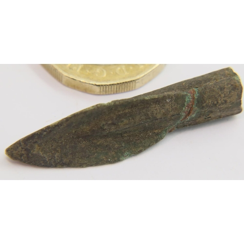 2466 - Hellenistic Bronze socketed and barbed Trilobite Arrow head. P&P Group 1 (£14+VAT for the first lot ... 