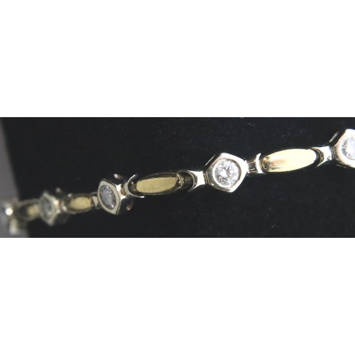 47 - 18ct gold and diamond bracelet, diamonds approximately 2cts, 18.7g. P&P Group 1 (£14+VAT for the fir... 